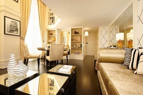 Realizzazione della brochure dell&#039;hotel castille 5 *, rue cambon, parigi